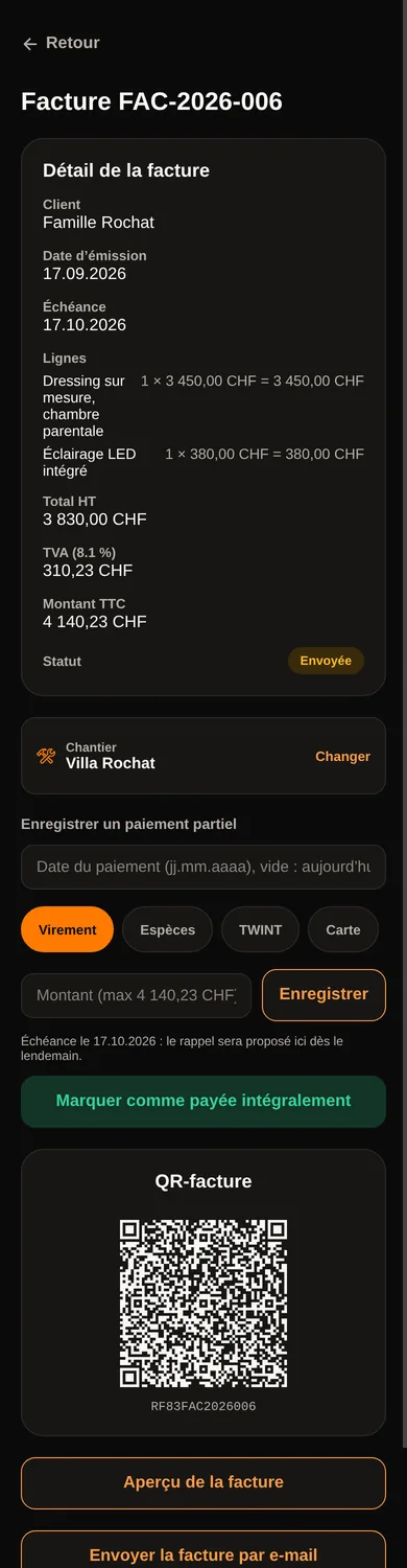 Le suivi d’une facture : lignes, montants, déjà payé, solde restant, QR-facture et paiements enregistrés.