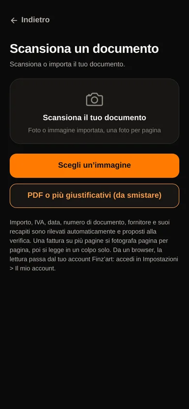 La schermata di scansione dell’app: fotografare o importare un giustificativo.